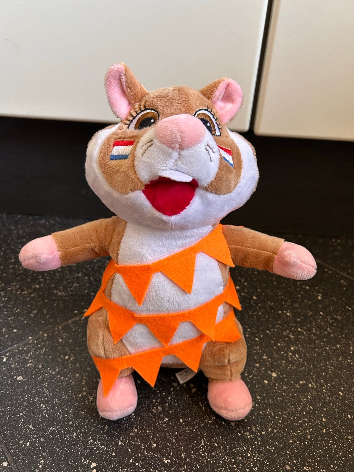 Oranje Hamster Knuffel met Nederlandse Vlaggetjes, Overige merken, Overige karakters, Hamster, Ophalen of Verzenden