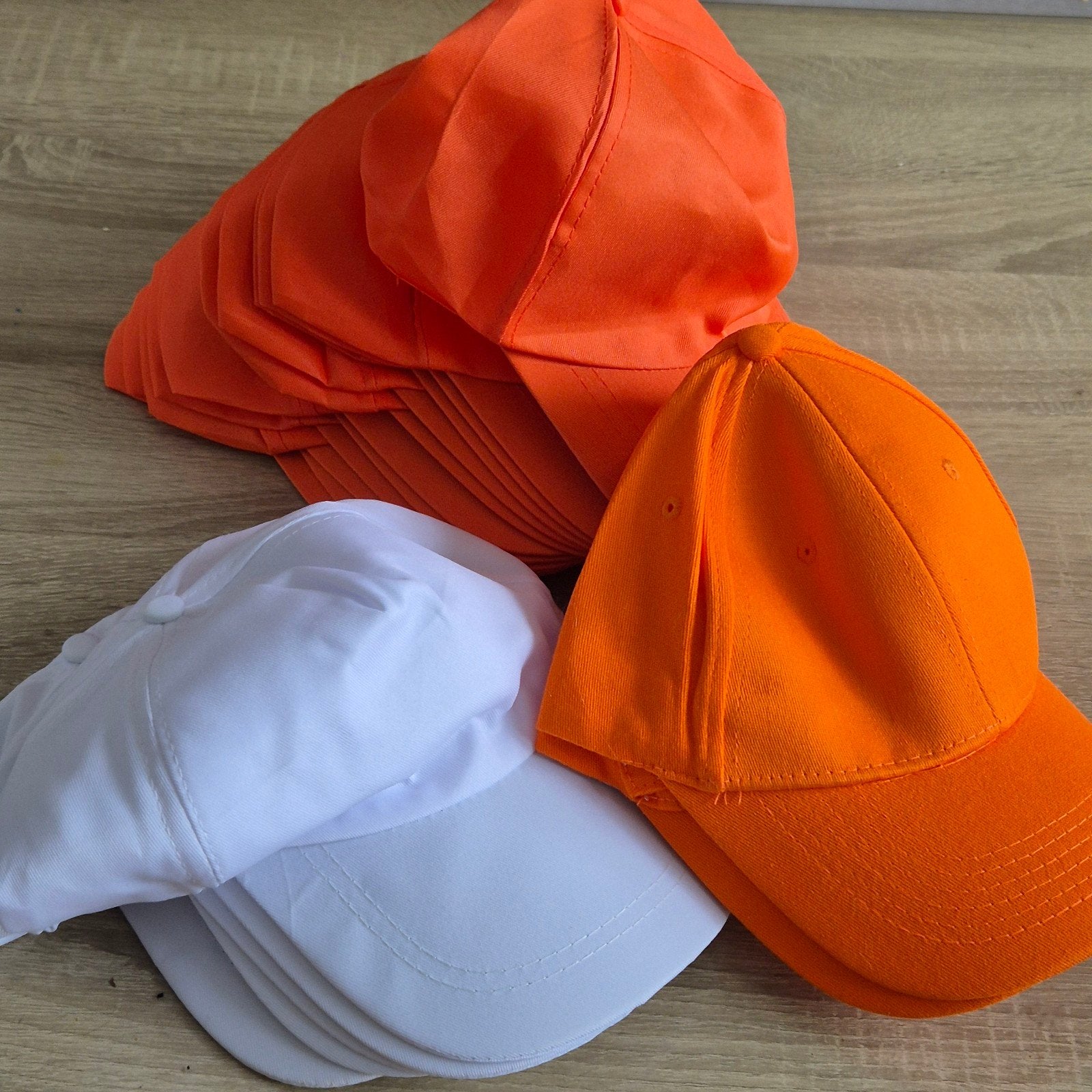 Partij van 19 Nieuwe Petten: 5 Wit, 14 Oranje, Ophalen of Verzenden, Nieuw, One size fits all, Pet