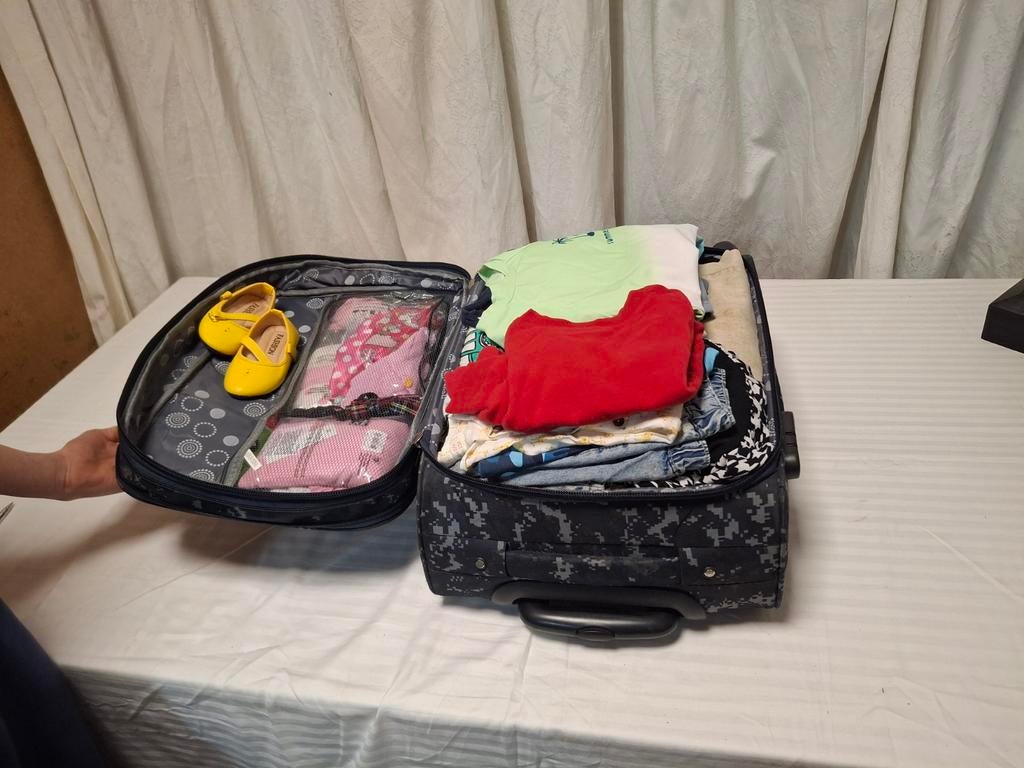 Koffer gevuld met kinder kleding, Ophalen of Verzenden