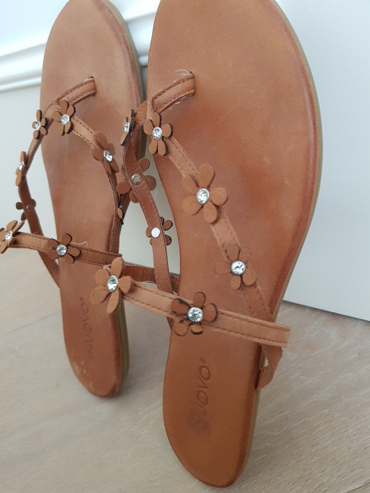 Leuke leren sandaaltjes van "Inuovo"
Leren sandalen met bloe, Kleding | Dames, Schoenen, Slippers, Bruin, Inuovo, Ophalen of Verzenden