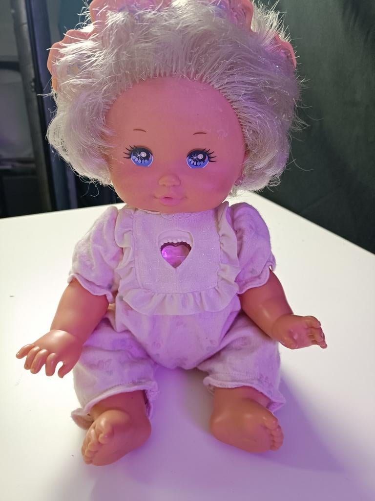 Vintage Babypop met Roze Kleding en Glitter Hartje, Ophalen of Verzenden, Gebruikt, Babypop