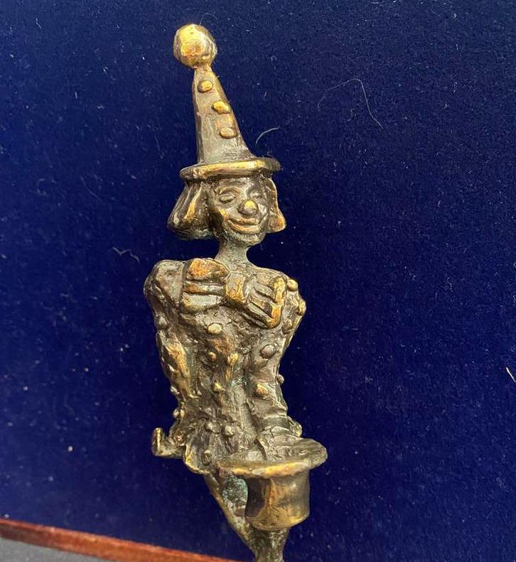 Bronzen "Clown met 2 hoeden" – Corry Ammerlaan 17cm, Minder dan 20 cm, Ophalen of Verzenden, Beeld, Meerkleurig
