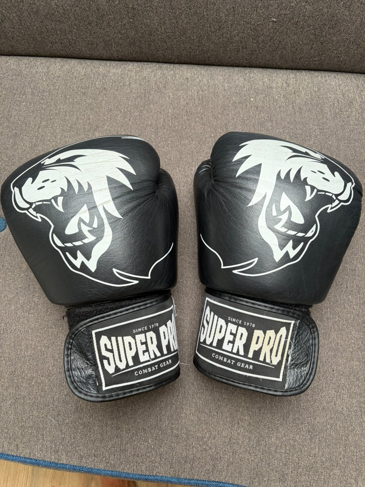 Super Pro Combat Gear mt 12, Sport en Fitness, Vechtsporten en Zelfverdediging, Ophalen of Verzenden, Gebruikt, Overige, Vechtsportmateriaal
