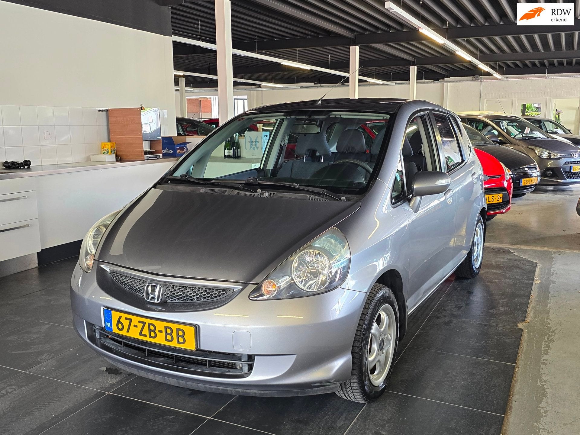 Honda Jazz 1.4 LS/AUTOMAAT/AIRCO/APK 04-2027/, Auto's, Honda, 83 pk, Zwart, 4 cilinders, Bedrijf