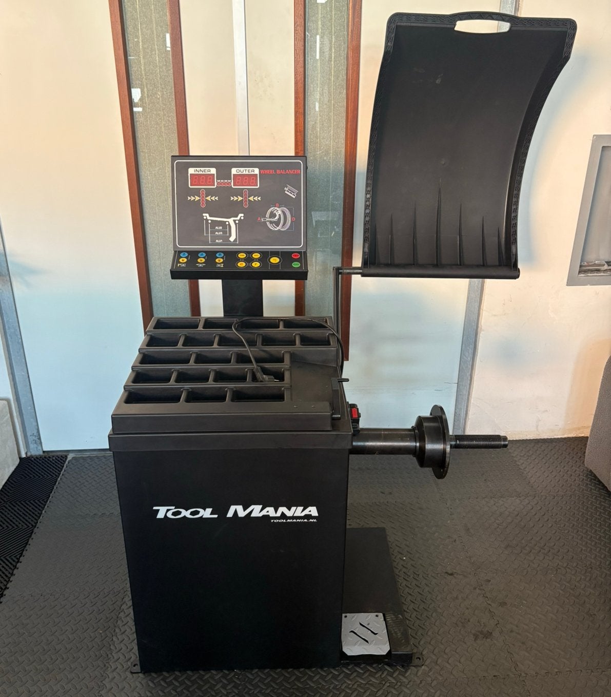 ToolMania Banden Balanceermachine Balanceerapparaat + Laser, Auto diversen, Autogereedschap, Ophalen, Zo goed als nieuw