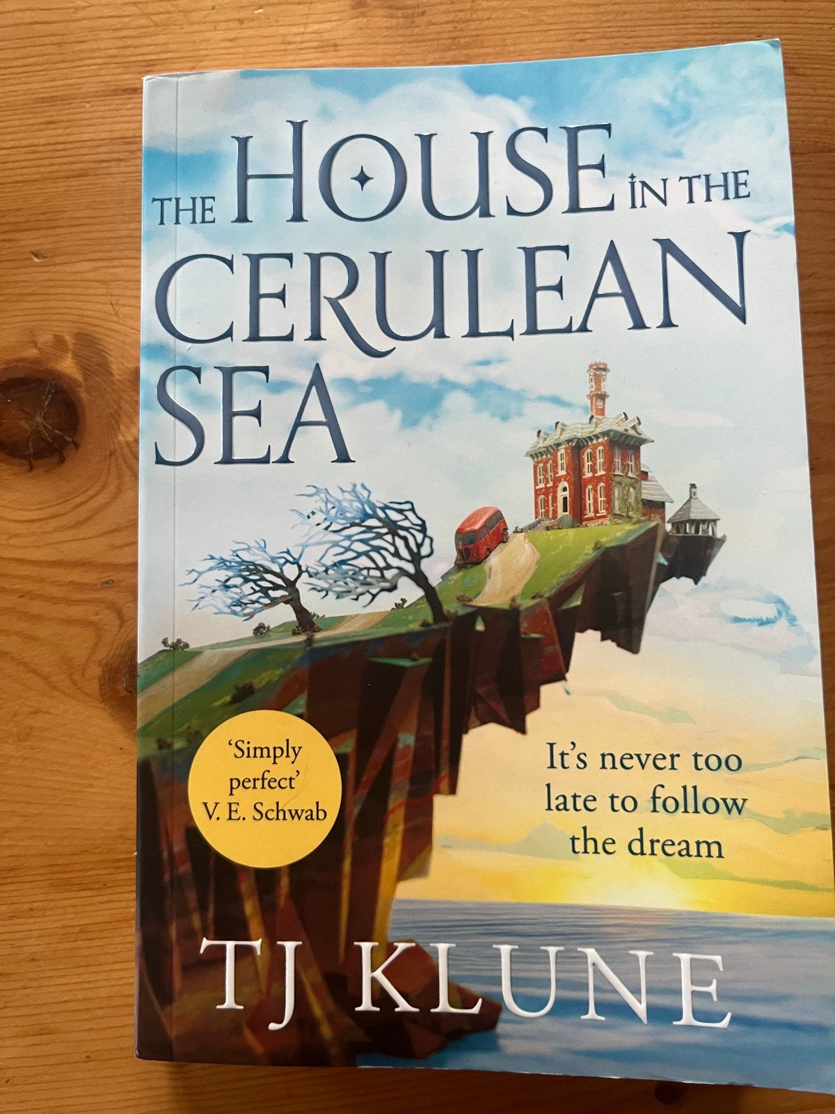 The House in the Cerulean Sea - TJ Klune (Engels), Ophalen of Verzenden, Zo goed als nieuw, Wereld overig