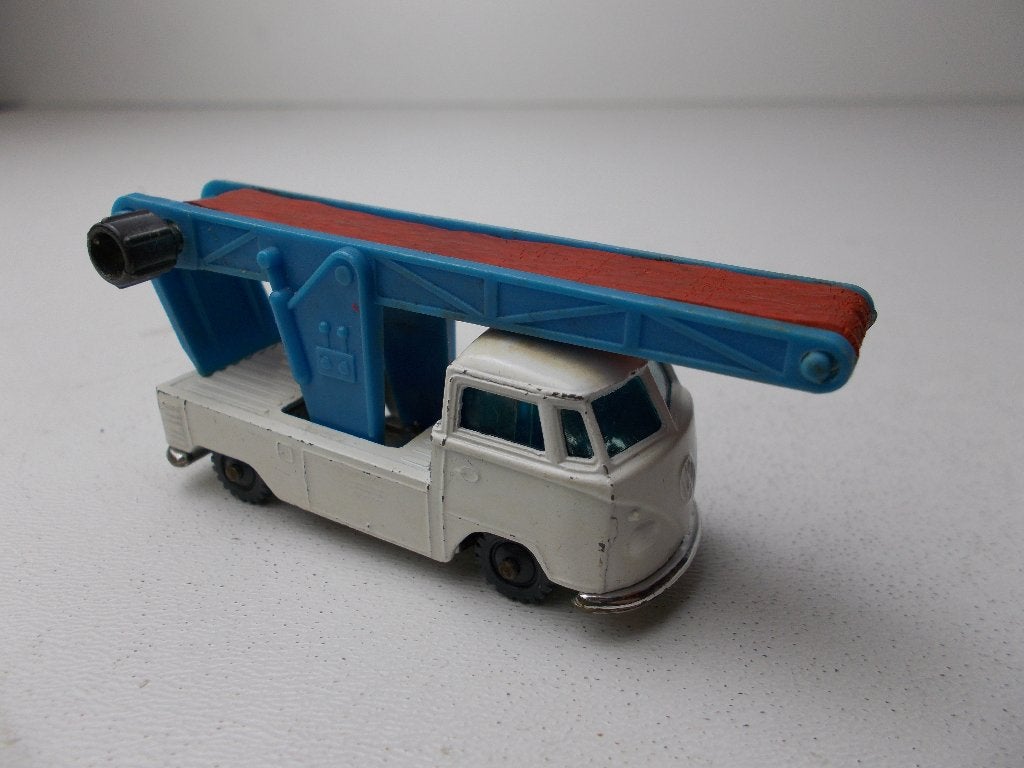 1966 Husky Models No. 32 VOLKSWAGEN BUS + WORKING CONVEYOR!, Ophalen of Verzenden, Zo goed als nieuw, Bus of Vrachtwagen, Overige merken