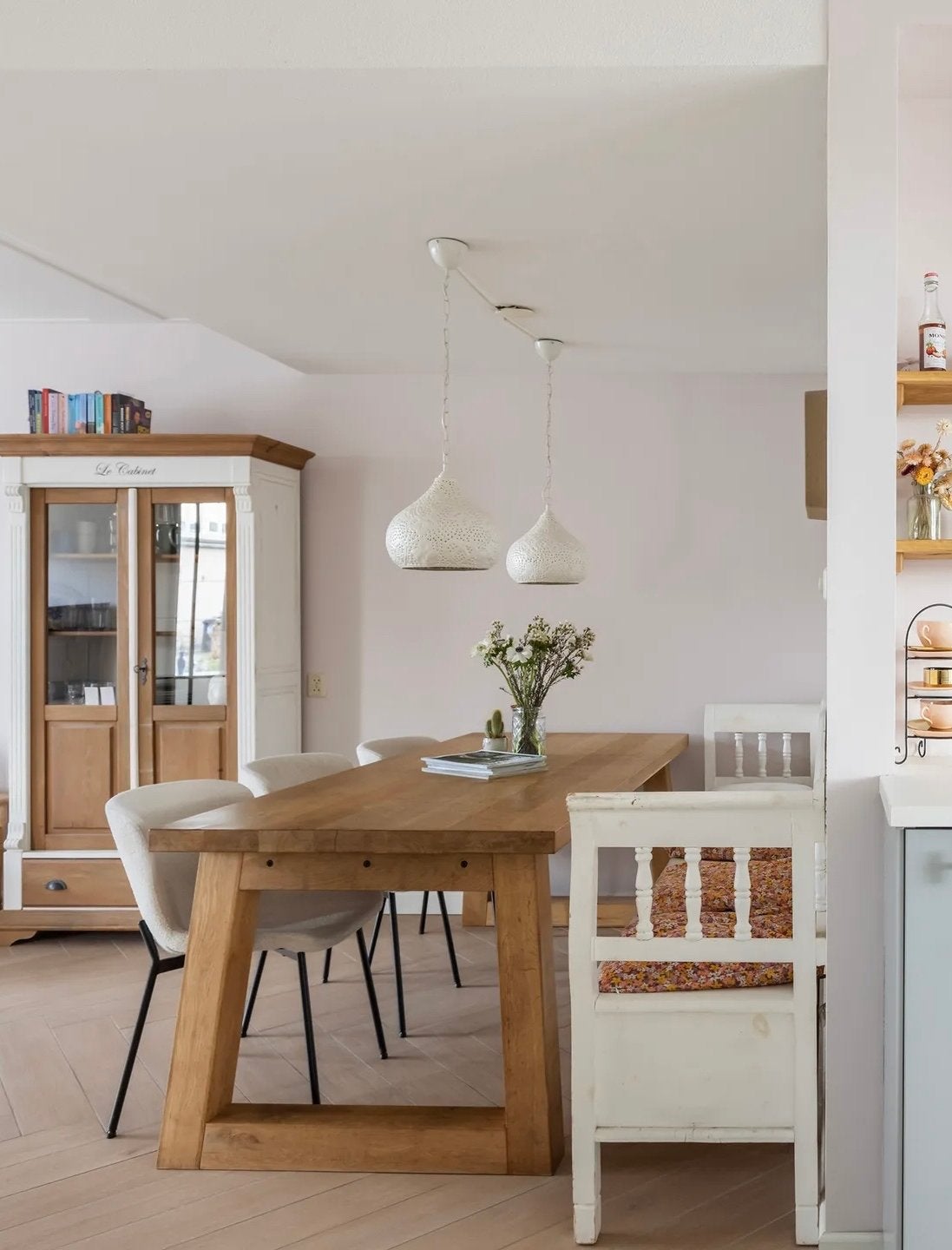 Massief eiken eettafel met landelijke klepbank en stoelen, Ophalen, Gebruikt, Eikenhout, 50 tot 100 cm