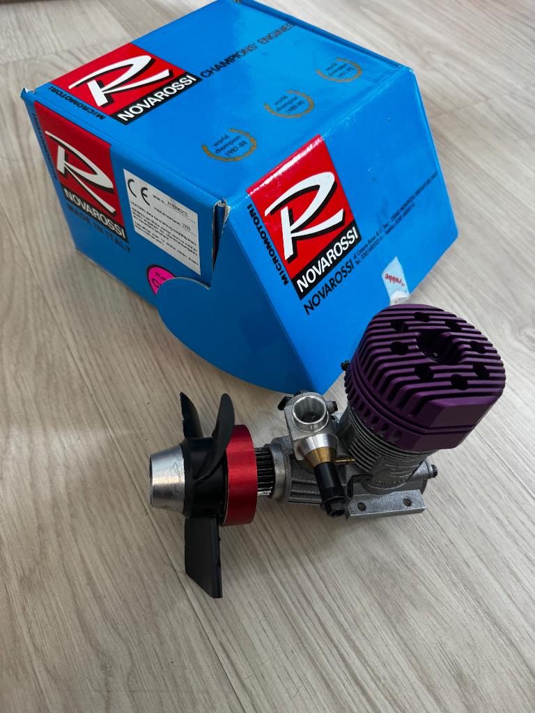 Nova Rossi 60 motor nitro, Hobby en Vrije tijd, Overige merken, Helikopter, Ophalen of Verzenden, Zo goed als nieuw