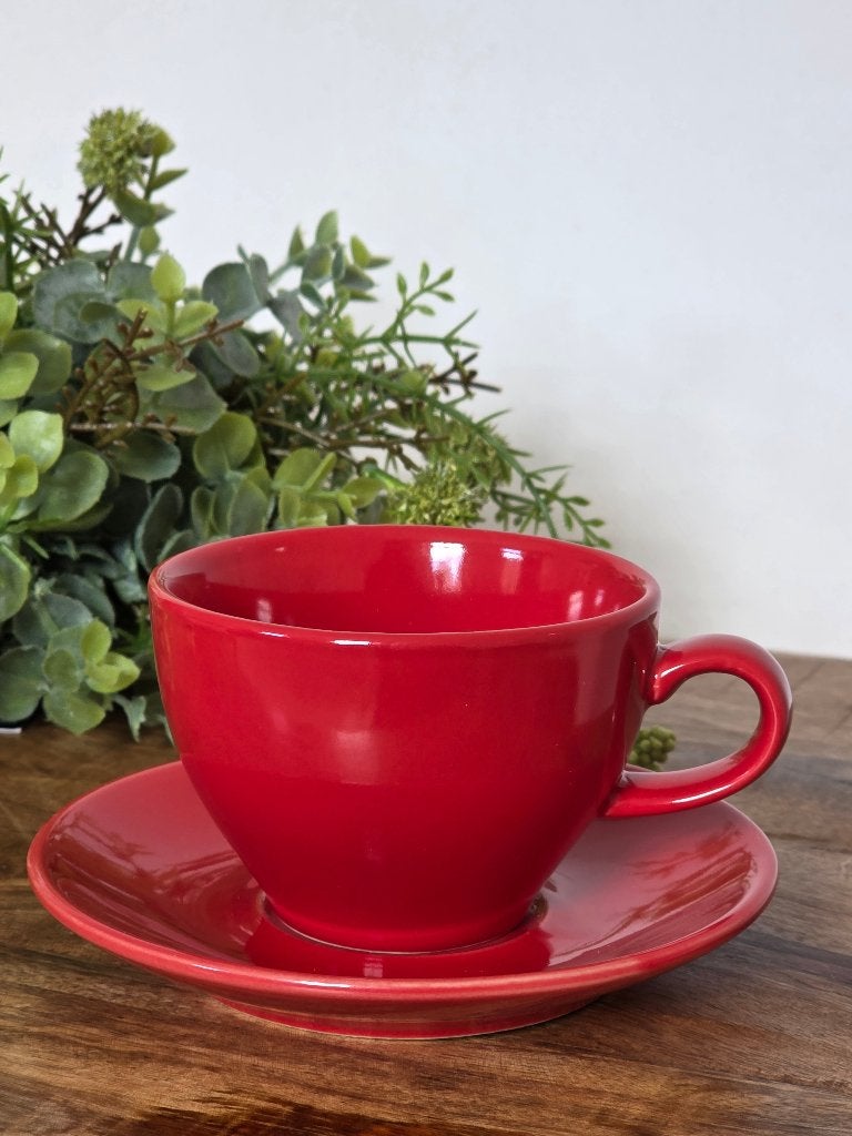 PT - Present Time ~ Rood kopje met schoteltje, Overige materialen, Overige merken, Ophalen of Verzenden, Zo goed als nieuw
