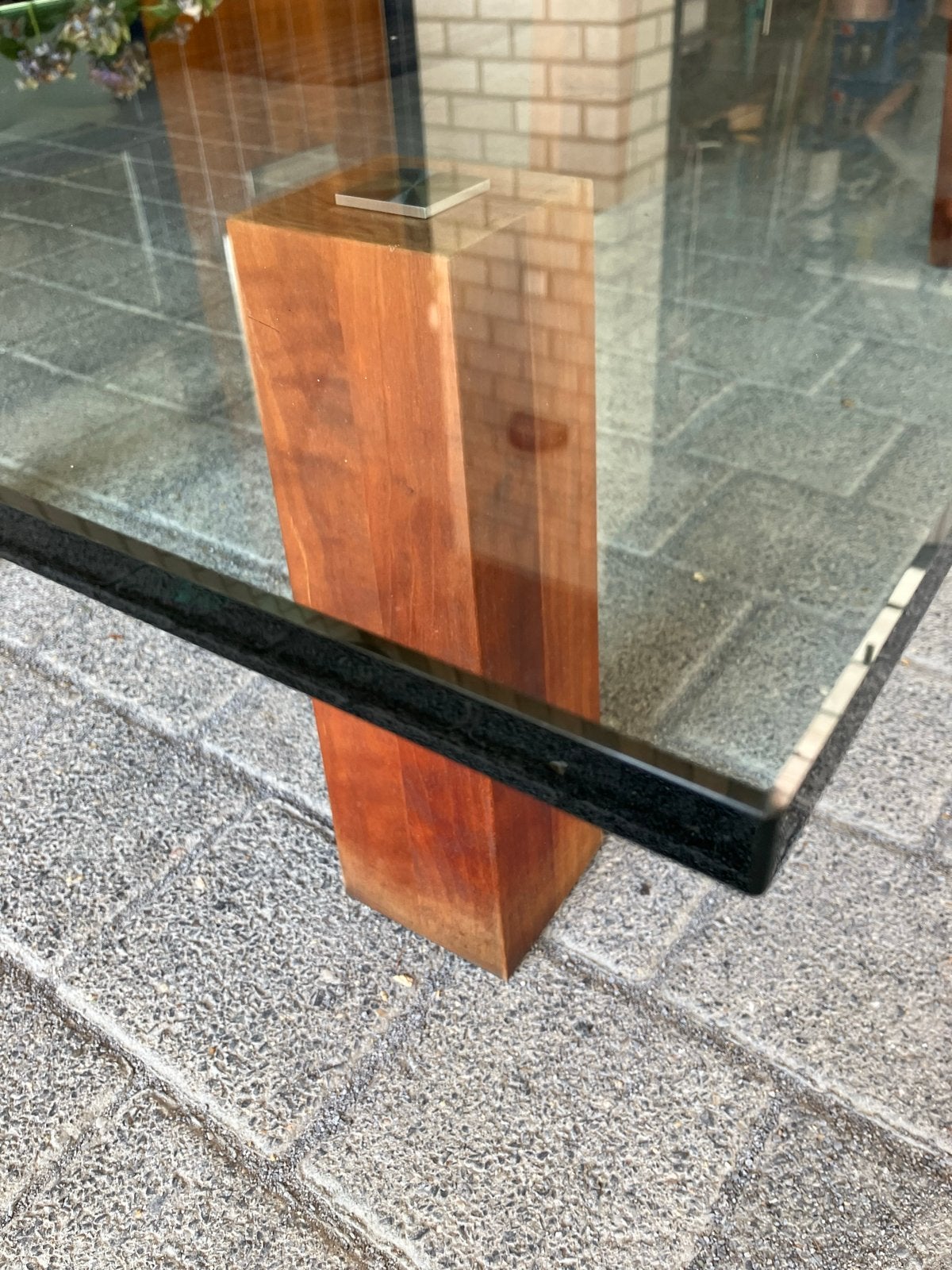 Glazen Salontafel met Massief Notenhouten Poten, Ophalen, Gebruikt, 100 tot 150 cm, 50 tot 100 cm
