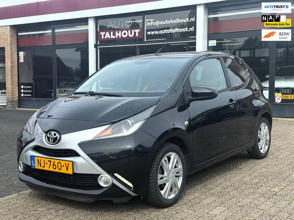 Toyota Aygo 1.0 VVT-i x-sport | CAMERA, BLUETOOTH, CRUISE CO, Voorwielaandrijving, Stof, Gebruikt, 4 stoelen