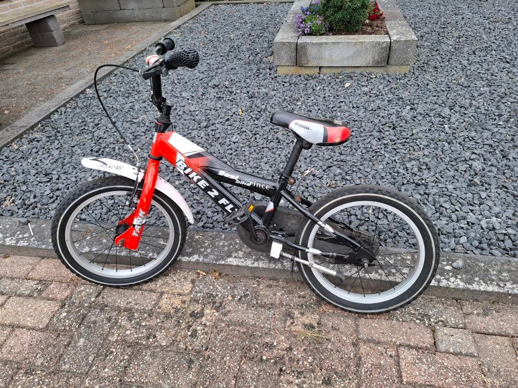 Kinderfiets Bike 2 Fly - Rood/Zwart, Ophalen, Gebruikt, Velgrem, 16 tot 20 inch
