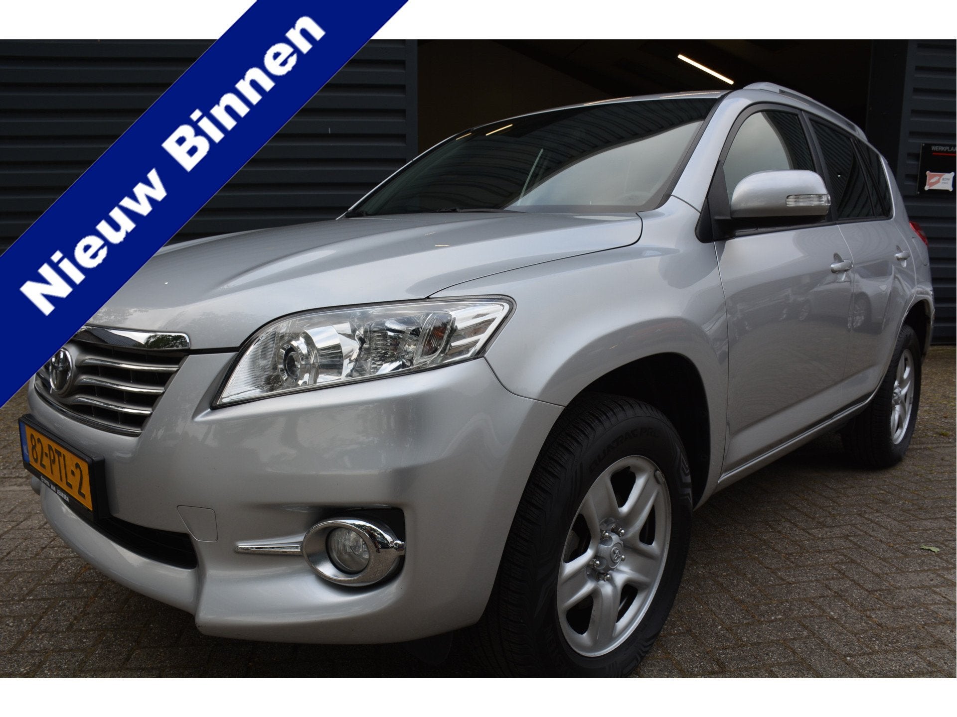 Toyota RAV4 2.0 VVTi Comfort 2WD Airco Trekhaak (bj 2011), Stof, Gebruikt, Zwart, 4 cilinders
