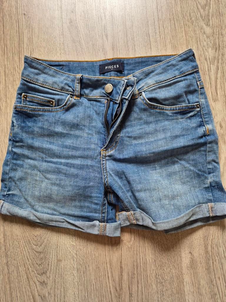 Korte broek Pieces S, Blauw, Ophalen of Verzenden, Zo goed als nieuw, W28 - W29 (confectie 36)