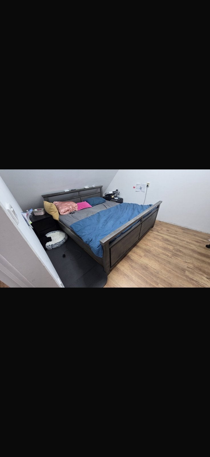 Bed 180x200 with matrass