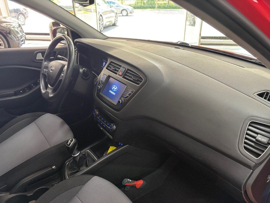 Hyundai I20 1.0 T-GDI PREMIUM Navigatie Cruise Apple Climat, Voorwielaandrijving, Gebruikt, Met garantie (alle), 49 €/maand
