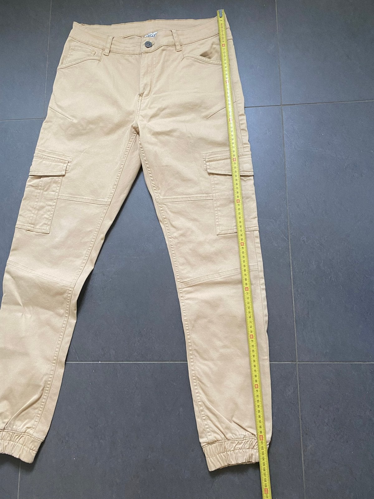 Checker Cargo Broek Maat M - Beige/Zandkleurig, Ophalen of Verzenden, Zo goed als nieuw, Maat 48/50 (M), Beige