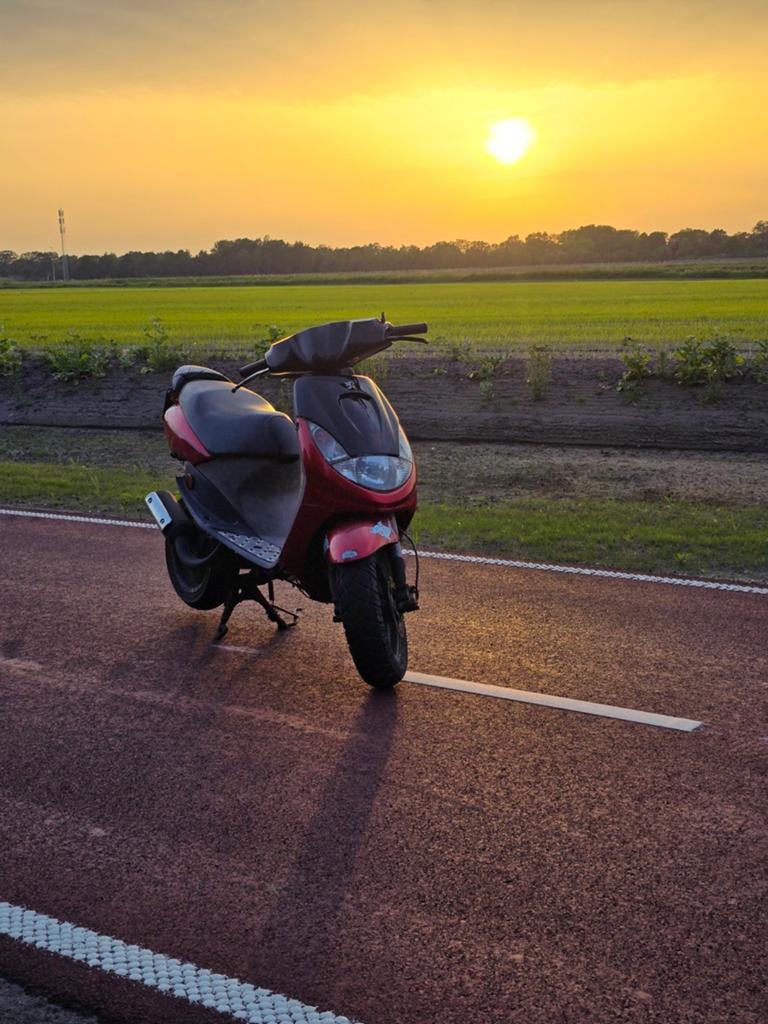 Peugeot vivacity 2e eigenaar geel kenteken, Tweetakt, Maximaal 45 km/u, Ophalen of Verzenden, Zo goed als nieuw