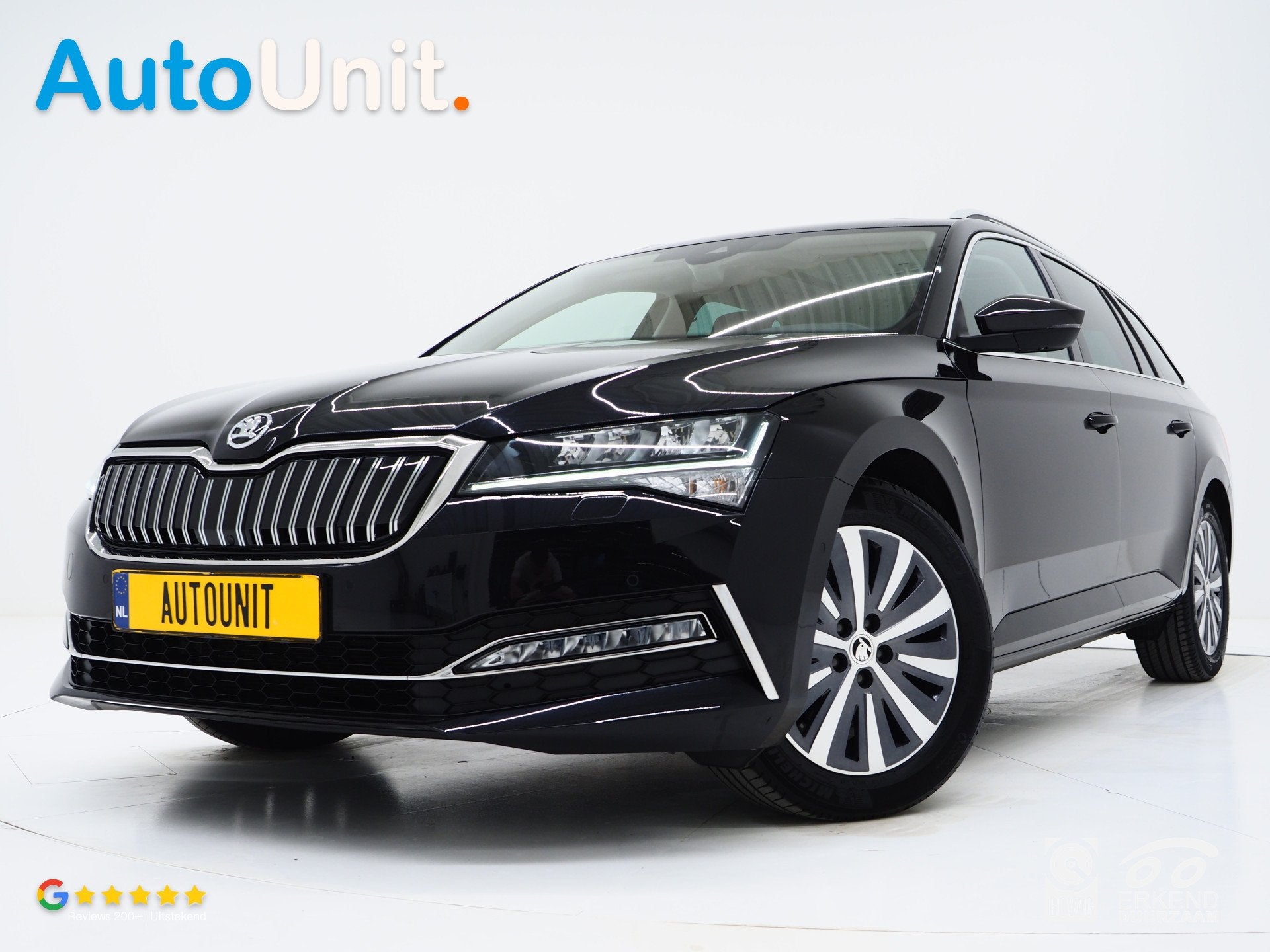 Skoda Superb Combi 1.4 TSI iV Style | Panoramadak | Trekhaak, Dealer onderhouden, Gebruikt, Zwart, 4 cilinders
