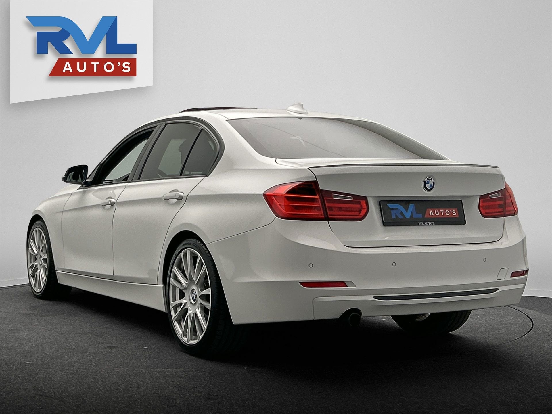 BMW 3-serie 316i High Executive | Origineel NL | Panoramadak, Auto's, 1360 kg, Gebruikt, Wit, Origineel Nederlands