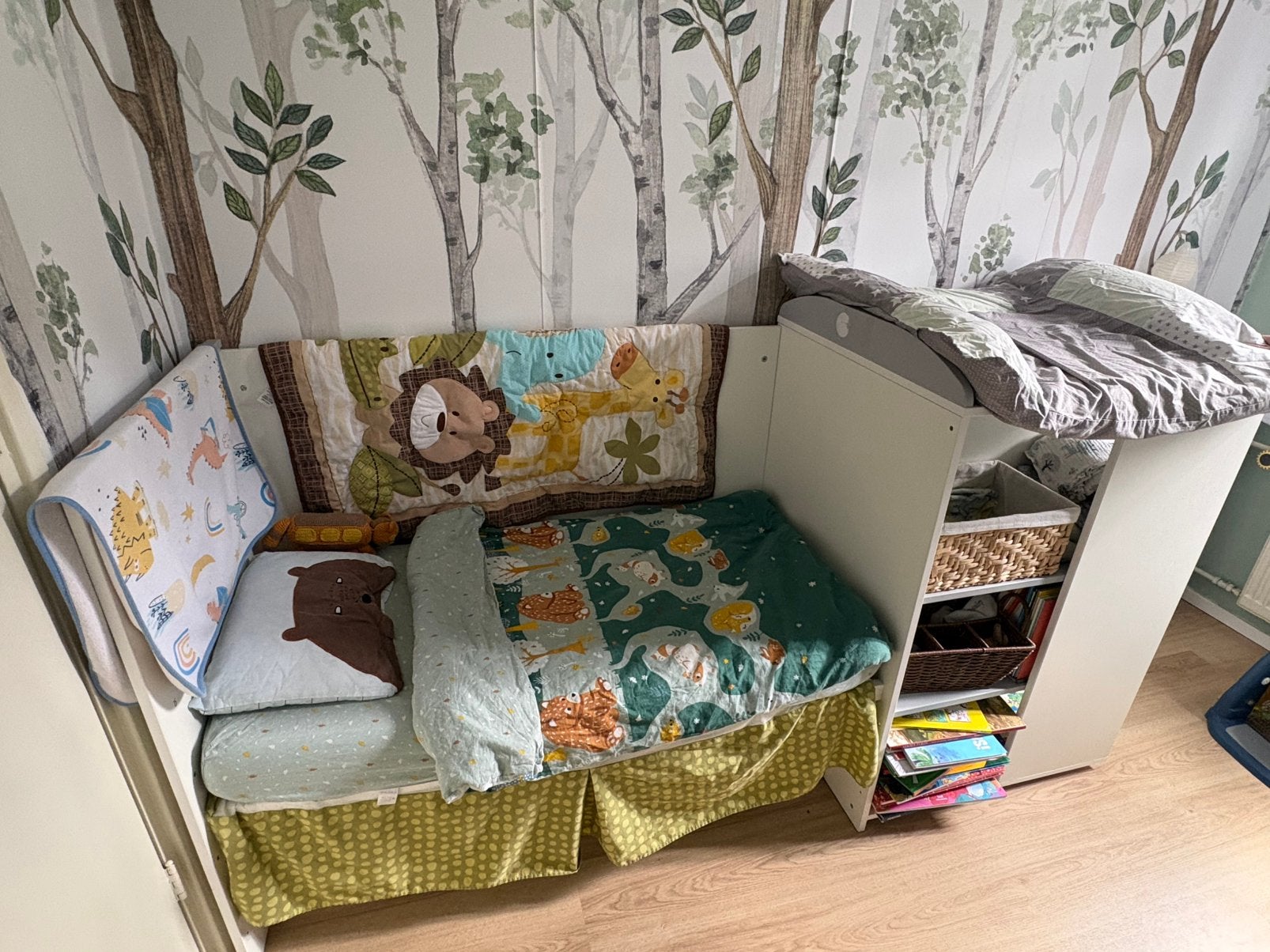 Baby Crib or toddler bed, Ophalen of Verzenden, Zo goed als nieuw, Rechthoekig, In hoogte verstelbaar