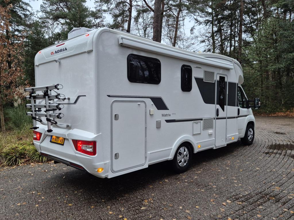 Adria Matrix 670 SL TWINBED hefbed 5pers AIRCO Solar, Caravans en Kamperen, Campers, Chemisch toilet, Afzuigkap, Luifel, Vloeistofverwarming