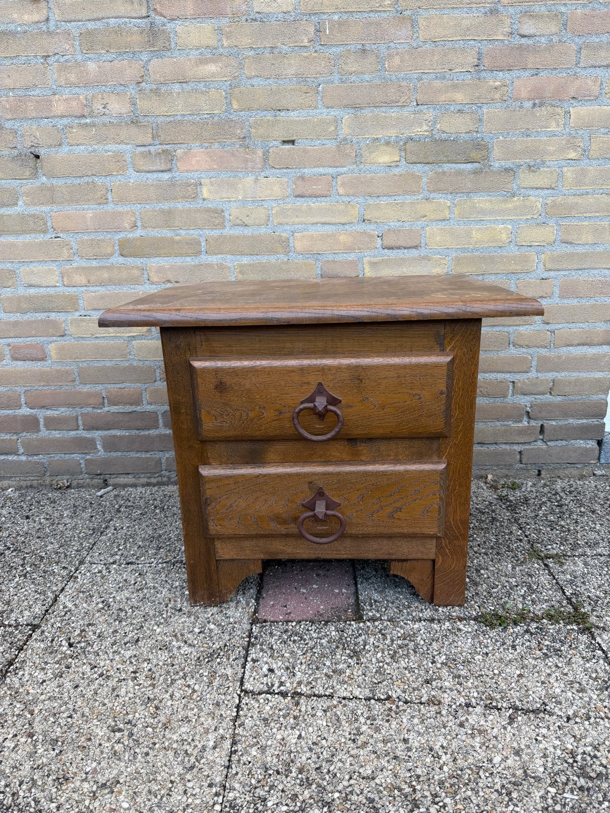 Antiek eiken kastje met twee lades, Ophalen