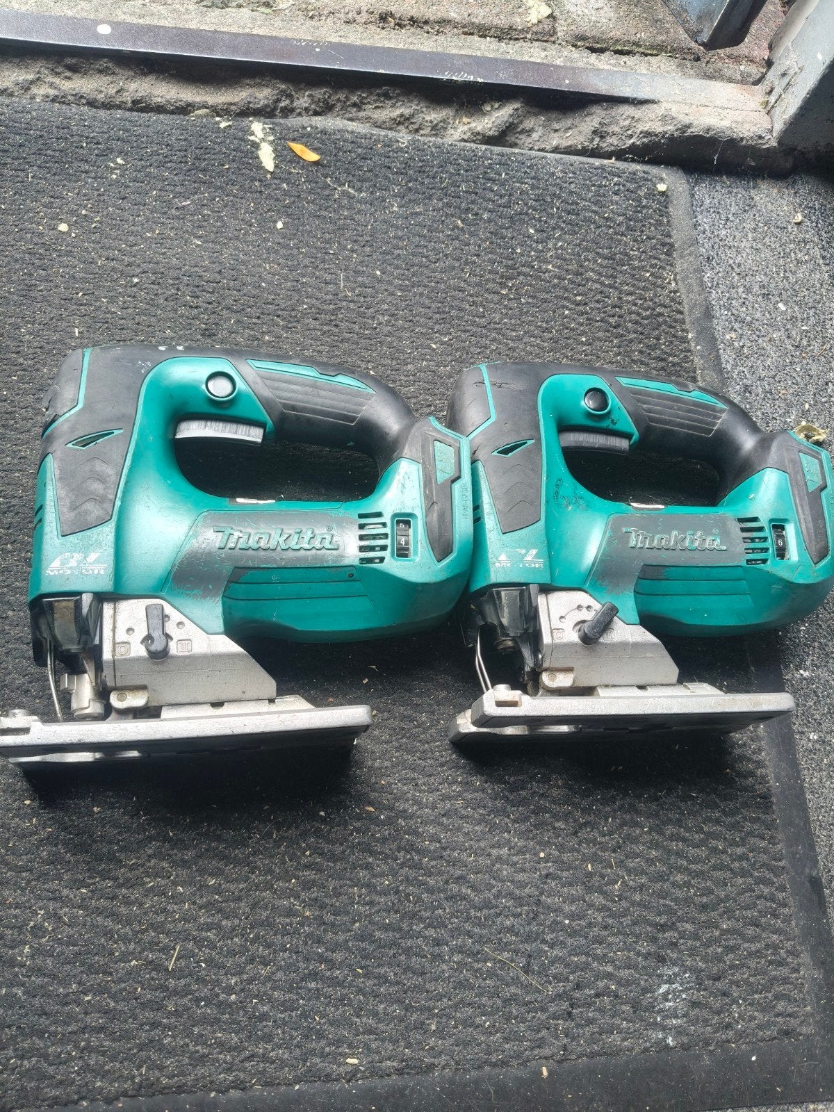 Makita Decoupeerzaag 18V (1 werkend, 1 defect), Doe-het-zelf en Verbouw, Ophalen, Gebruikt, Decoupeerzaag, Makita