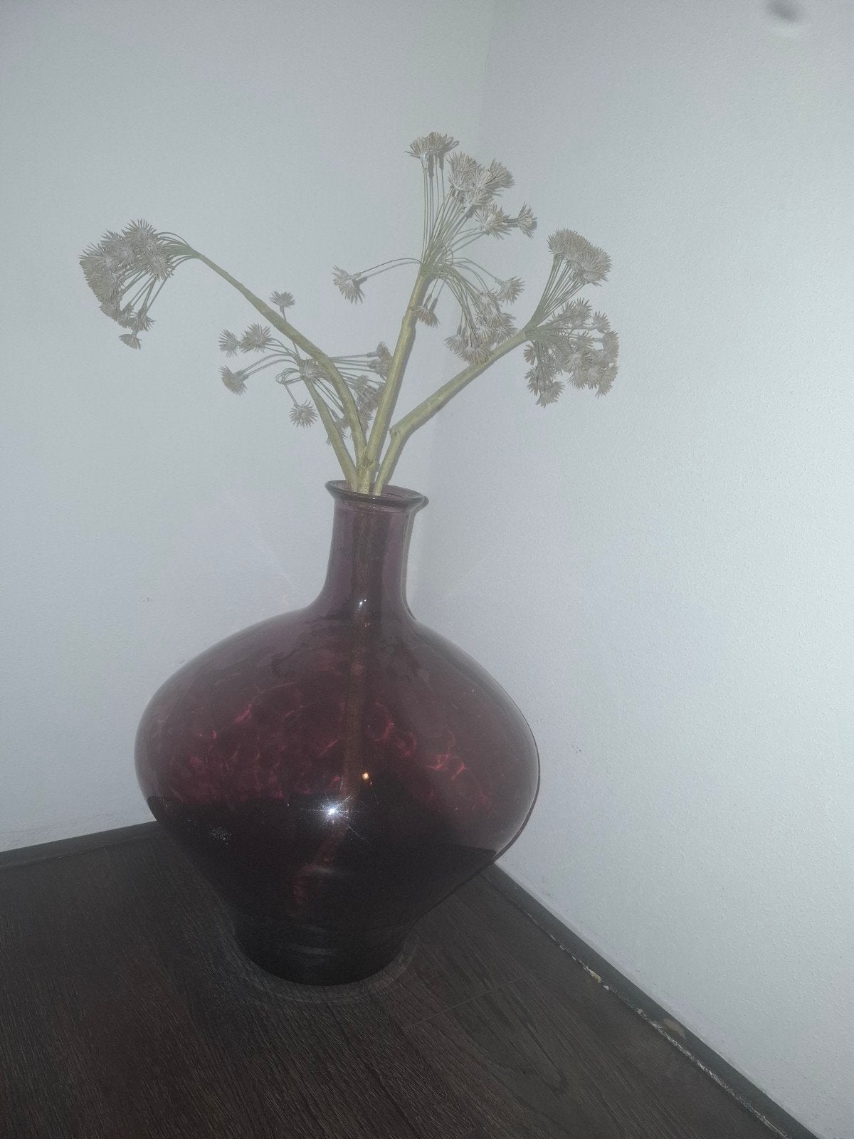 Paarse ronde glazen decoratievaas, Ophalen, Gebruikt, Inclusief decoratie, Glas