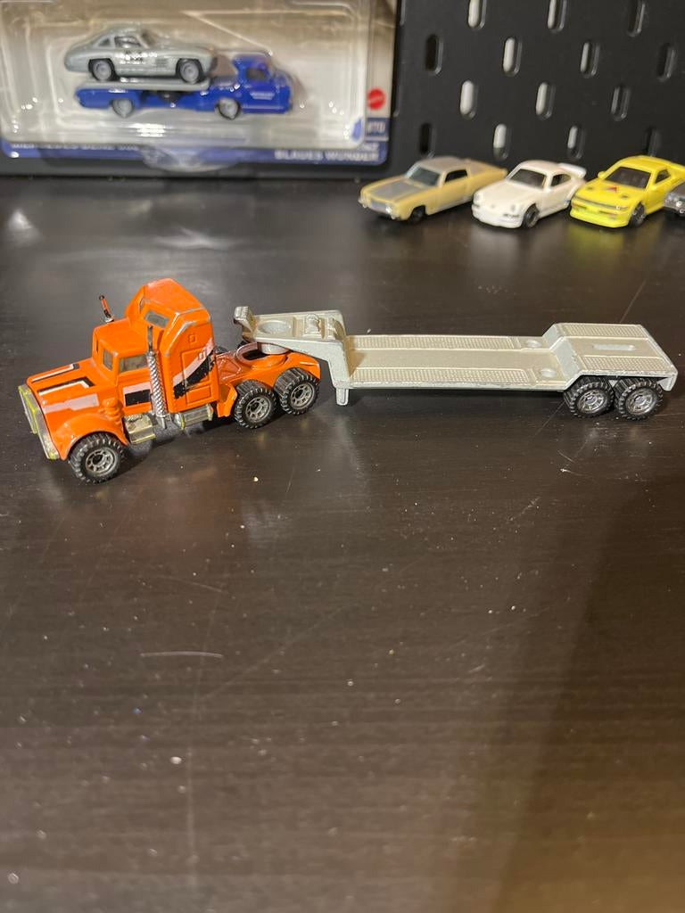 Matchbox Kenworth Aerodyne Truck met Low Bed Trailer, Ophalen of Verzenden, Gebruikt, Bus of Vrachtwagen, Matchbox