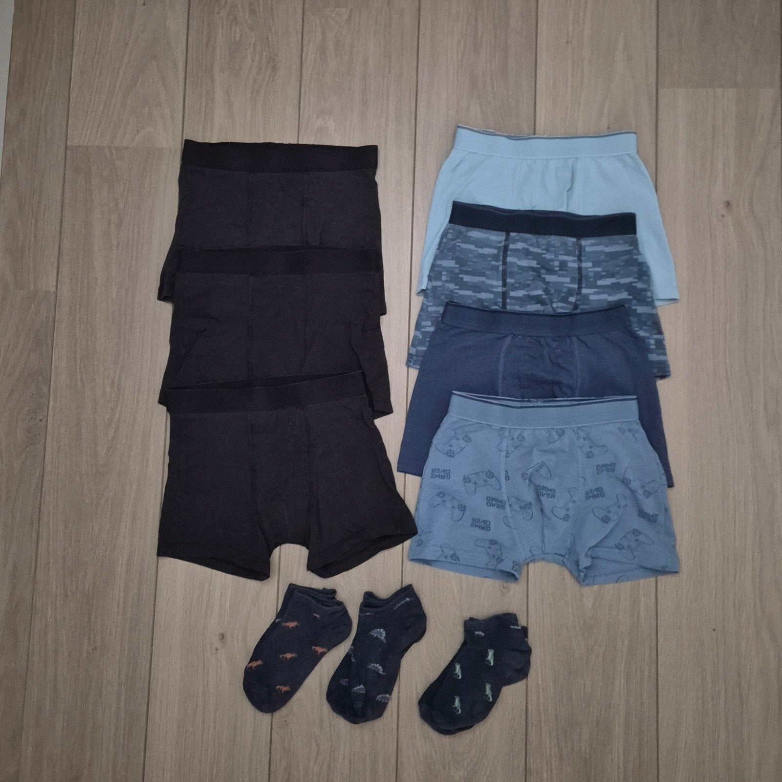 Hema Zeeman boxershorts ondergoed en Hema sneakersokken

Set, Ophalen of Verzenden, Jongen, Nacht- of Onderkleding