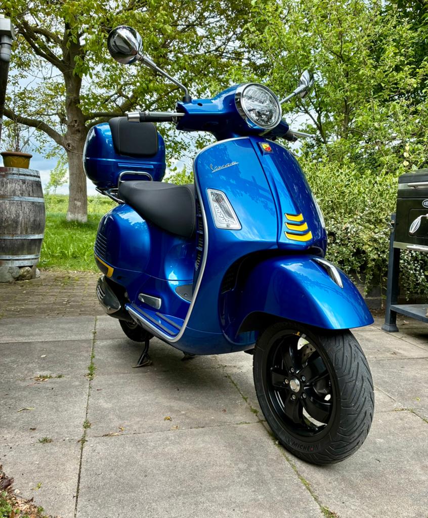Vespa GTS 300 Supertech 2021, Fietsen en Brommers, Ophalen, Overige modellen, 300 cc, Zo goed als nieuw