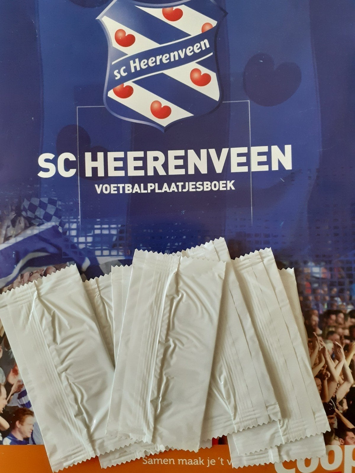 50 stickerzakjes SC HEERENVEEN Coop stickeractie, Ophalen of Verzenden, Overige binnenlandse clubs