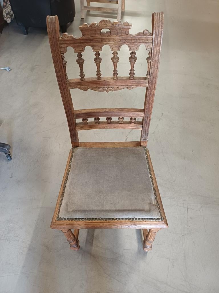 Antieke houten stoeltje., Ophalen