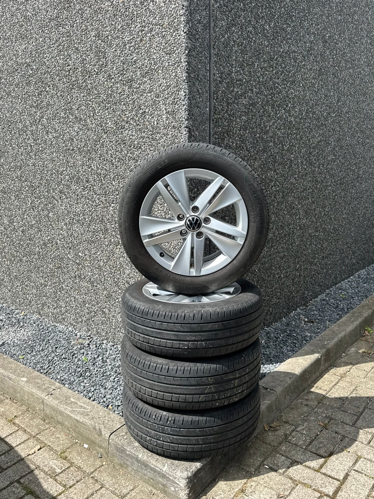 Volkswagen Golf 8  16” velg met Pirelli band – Gebalanceerd, Banden en Velgen, 17 inch, 225 mm, Winterbanden