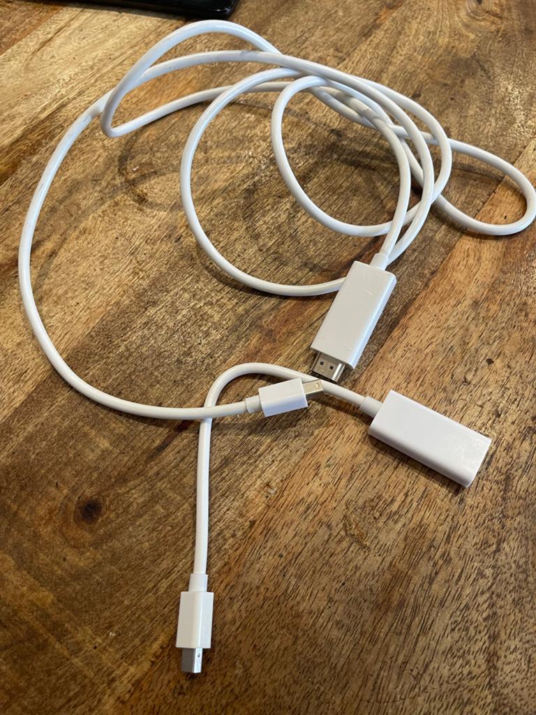 Mini DisplayPort naar HDMI kabel en HDMI, Computers en Software, Pc- en Netwerkkabels, Ophalen of Verzenden, Zo goed als nieuw