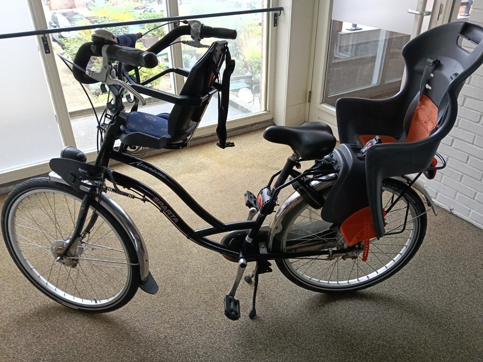 Sparta fiets met kinderzitjes (voor en achter), Ophalen, Sparta, Trommelrem, 53 tot 56 cm