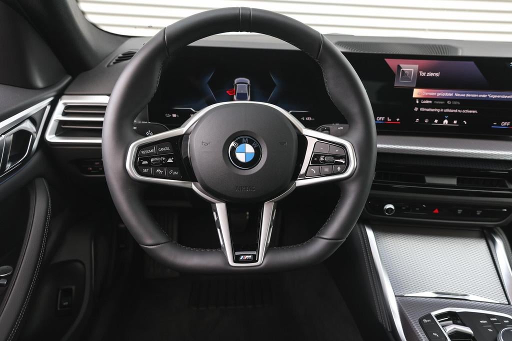 BMW i4 eDrive40 Gran Coupe M Sport / Trekhaak / Adaptieve LE, Achterwielaandrijving, Zwart, 2020 kg, Leder
