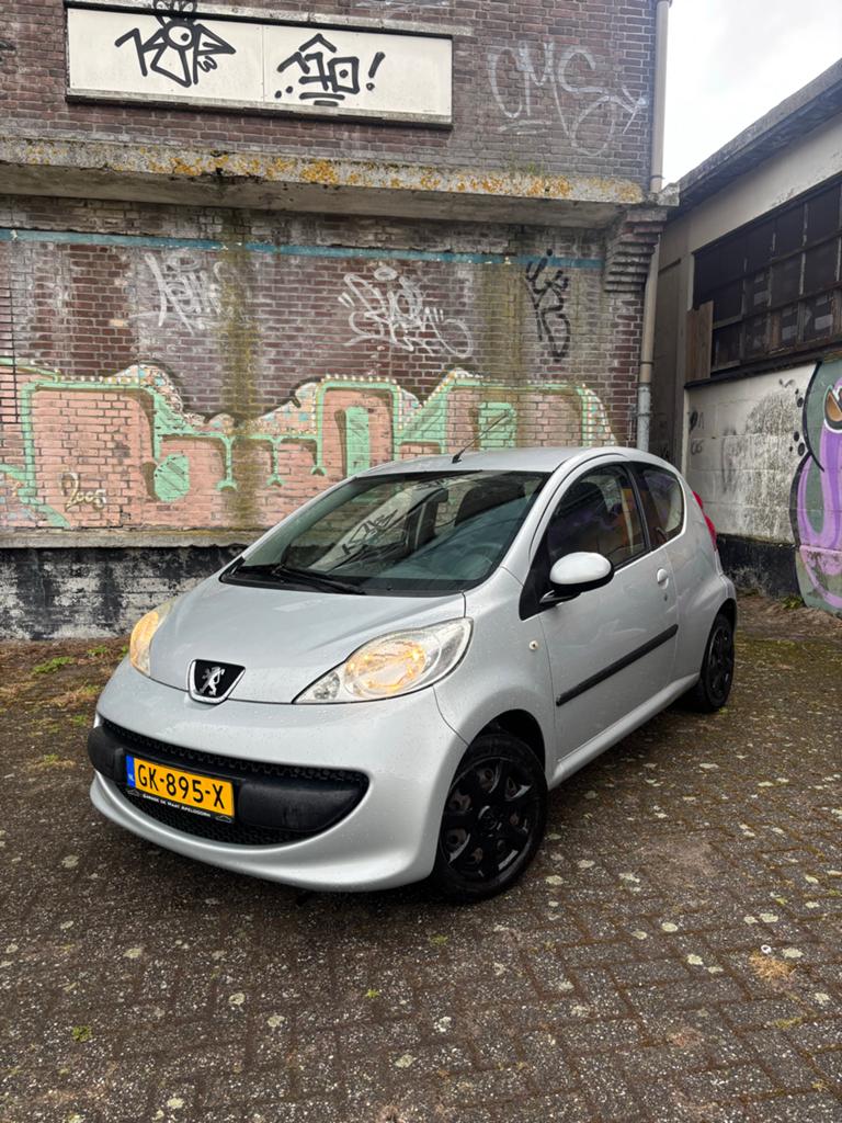 Peugeot 107 1.0 12V 3DR 2007 Grijs, Voorwielaandrijving, 4 stoelen, 68 pk, Bedrijf