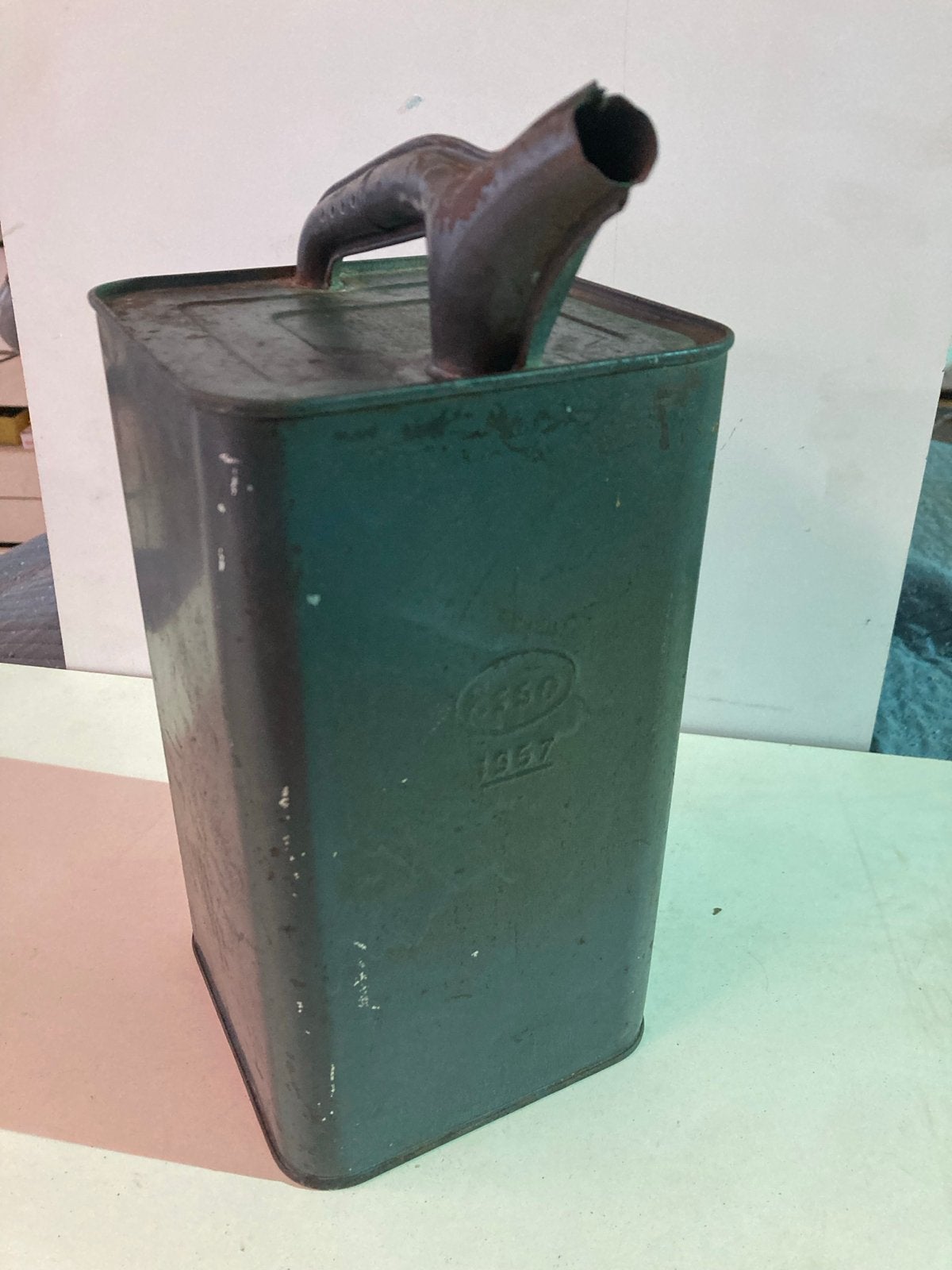 Set van 2 Oude Blikken Schenkkannen: BP en Esso (1957), Verzamelen, Ophalen of Verzenden, Gebruikt, Overige