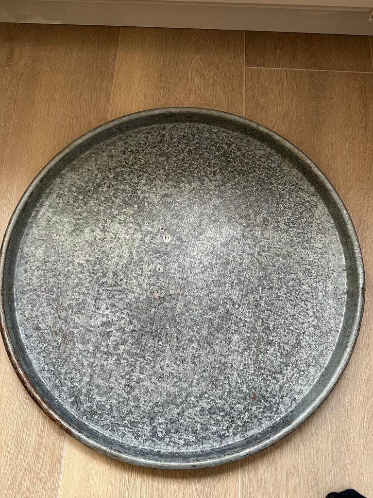 Rond dienblad van metaal, diameter 54.5 cm, met viltjes, Ophalen, Gebruikt, Rond, Metaal