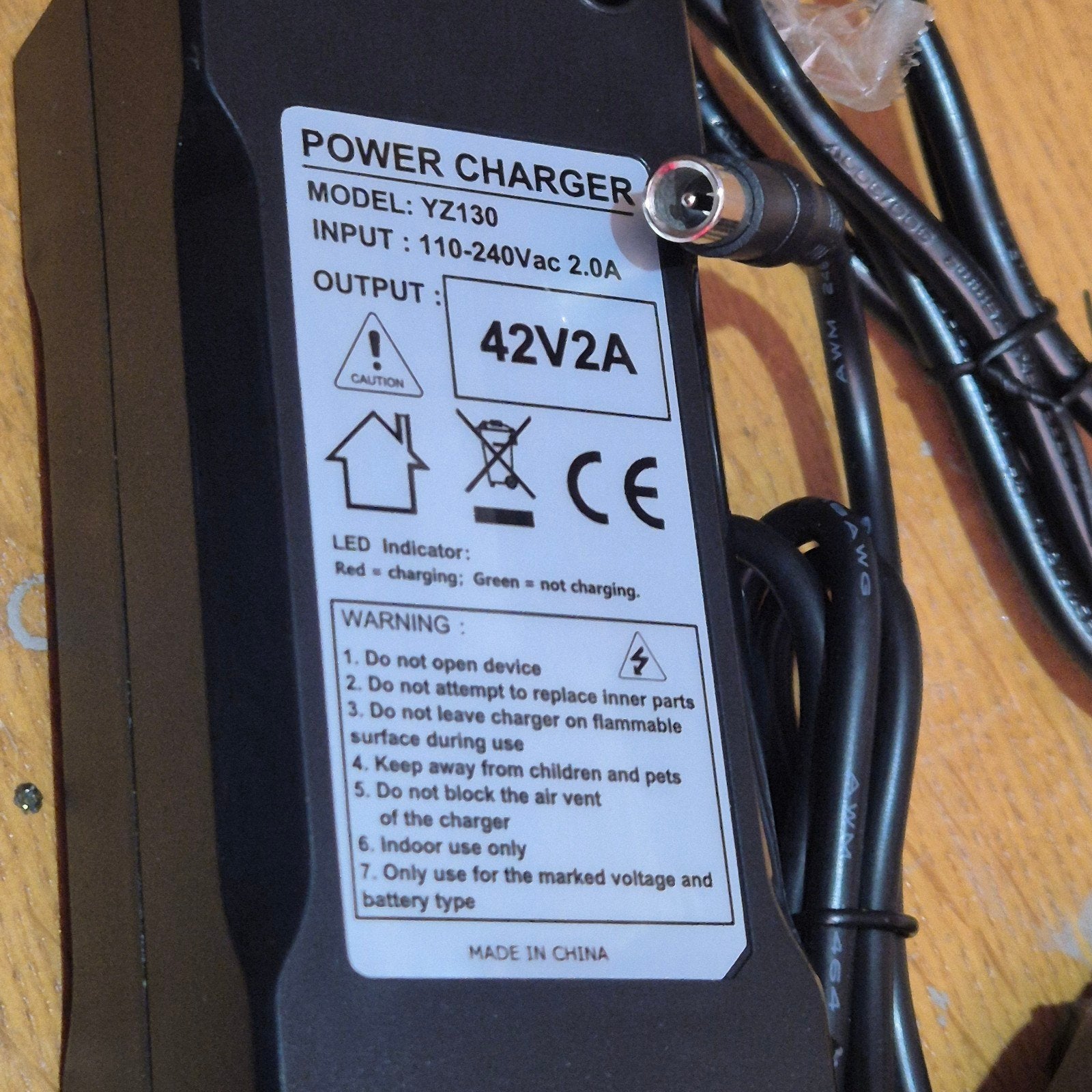 42V 2A Lithium-ion Acculader (Model: YZ130), Fietsen en Brommers, Fietsaccessoires | Fietsaccu's, Ophalen of Verzenden, Nieuw