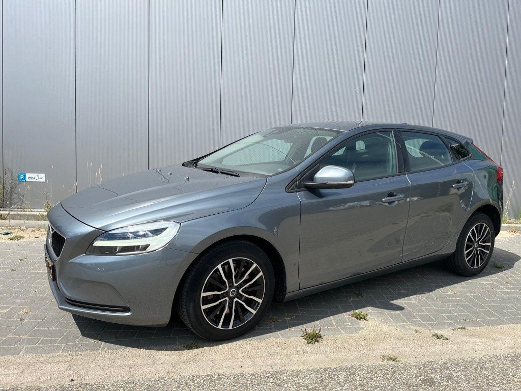 Volvo V40 1.5 T2 122PK Geartronic 2020 Grijs, Auto's, Volvo, Euro 5, Stof, 1498 cc, Zwart
