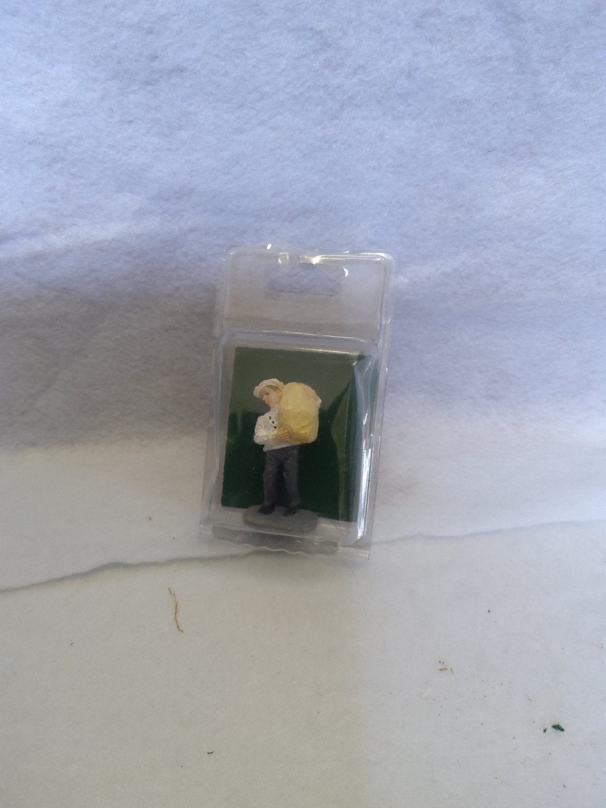 Lemax Bakker met zak meel - Kerstdorp figuur  B2, Ophalen of Verzenden, Zo goed als nieuw
