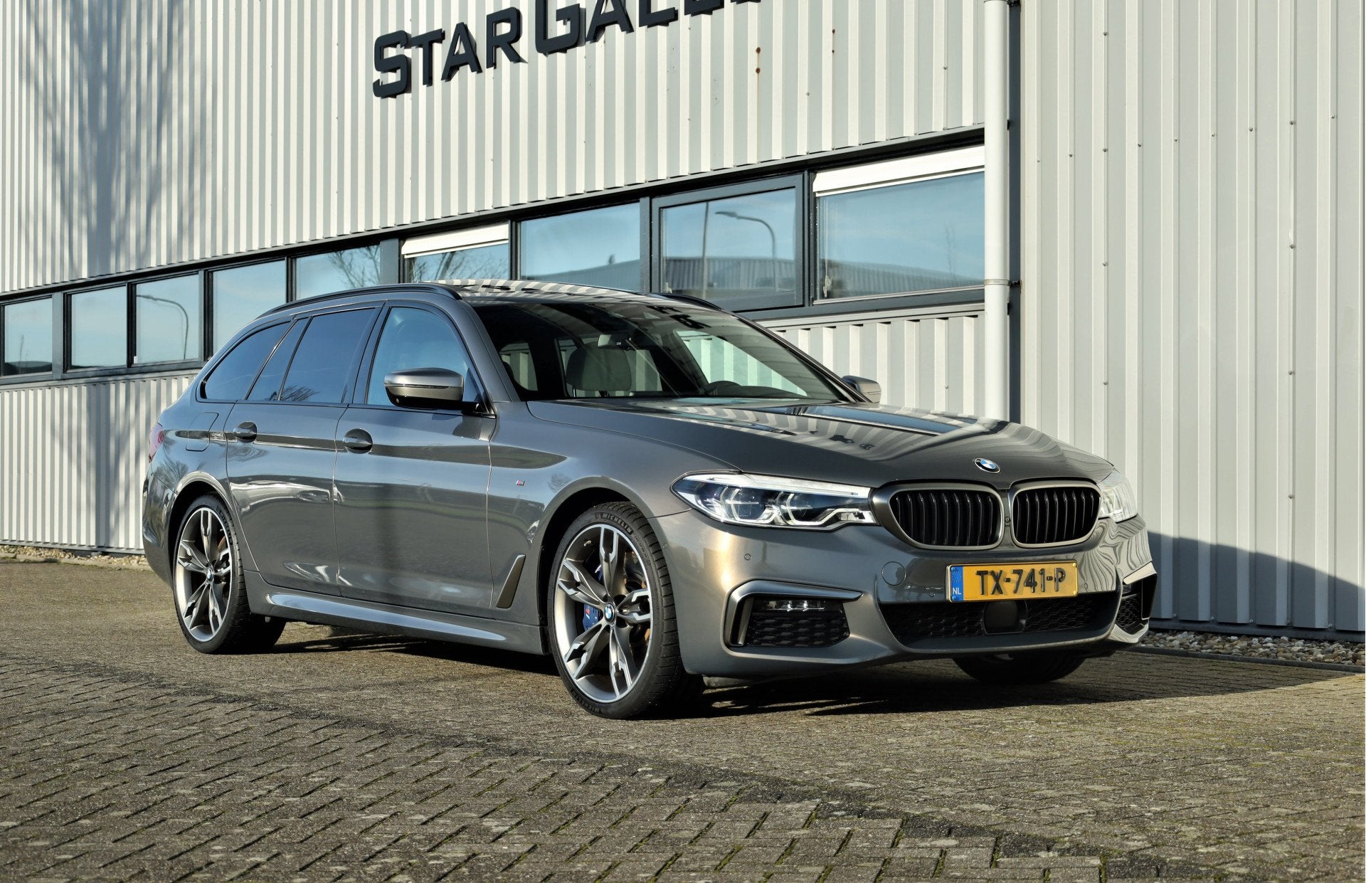 BMW 5 Serie Touring 540i xDrive High Executive M-Sport pakke, Gebruikt, Euro 6, Automatische klimaatregeling, 2000 kg