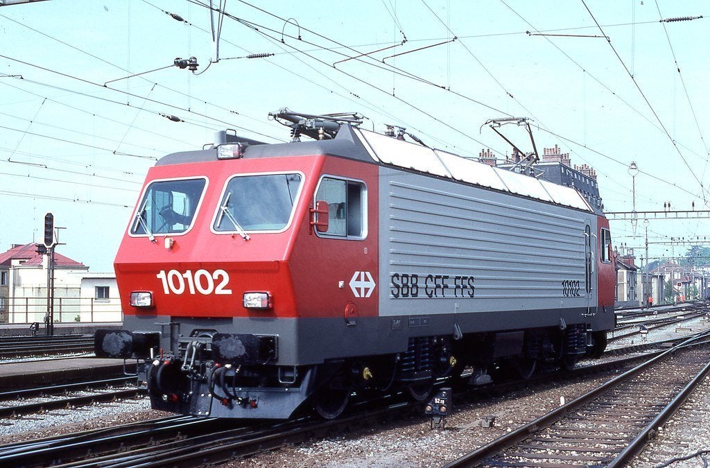 MARKLIN 3323 Zwitserse stoere design loc Re 4/4 IV nr 10102, Wisselstroom, Locomotief, Ophalen of Verzenden, Zo goed als nieuw