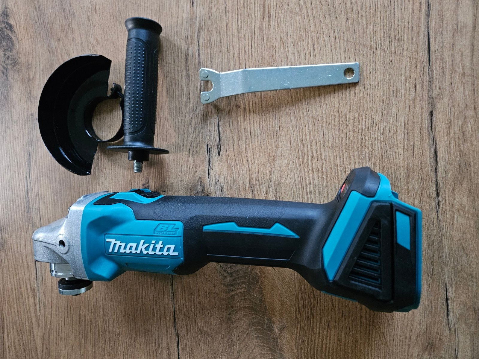 Makita DGA404 slijptol nieuw, Doe-het-zelf en Verbouw, Gereedschap | Slijpmachines, Ophalen of Verzenden, Nieuw, 1000 watt of meer