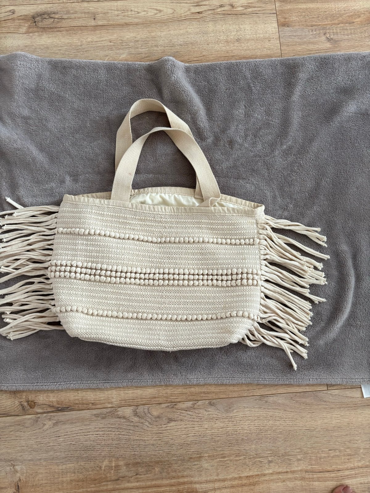 Stijlvolle beige tas met franjes en kralen, Ophalen of Verzenden, Zo goed als nieuw, Beige, Handtas