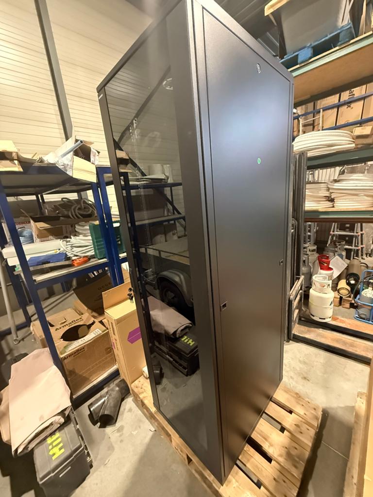Gigamedia patchkast, Ophalen, Nieuw